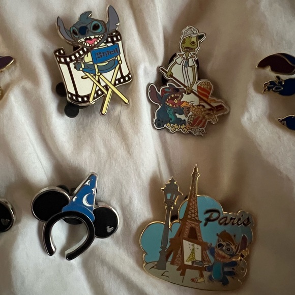 Random Disney pins - Picture 6 of 13